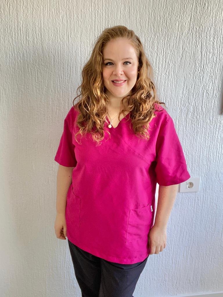 Fisioterapeuta y osteópata pediátrica en Valencia. Decidí dejar todo lo demás de lado y dedicarme plenamente a los niños, que sin duda es mi vocación. Como mamá, soy consciente de la falta que hacen estos acompañamientos, sobre todo en los primeros años de vida, para ayudar a mejorar la calidad de vida de las familias y evitar que aparezcan problemas que se instauran en el adulto.